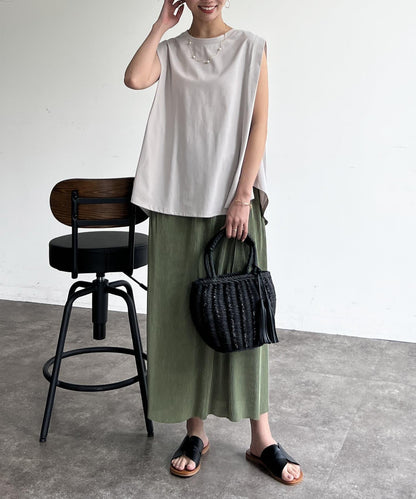 後背開叉無袖上衣