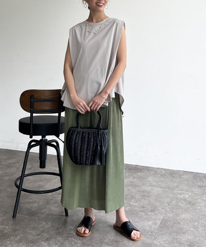 後背開叉無袖上衣