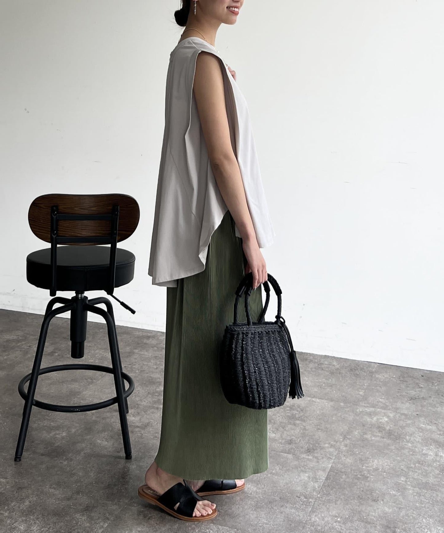 後背開叉無袖上衣