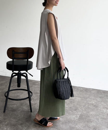 後背開叉無袖上衣