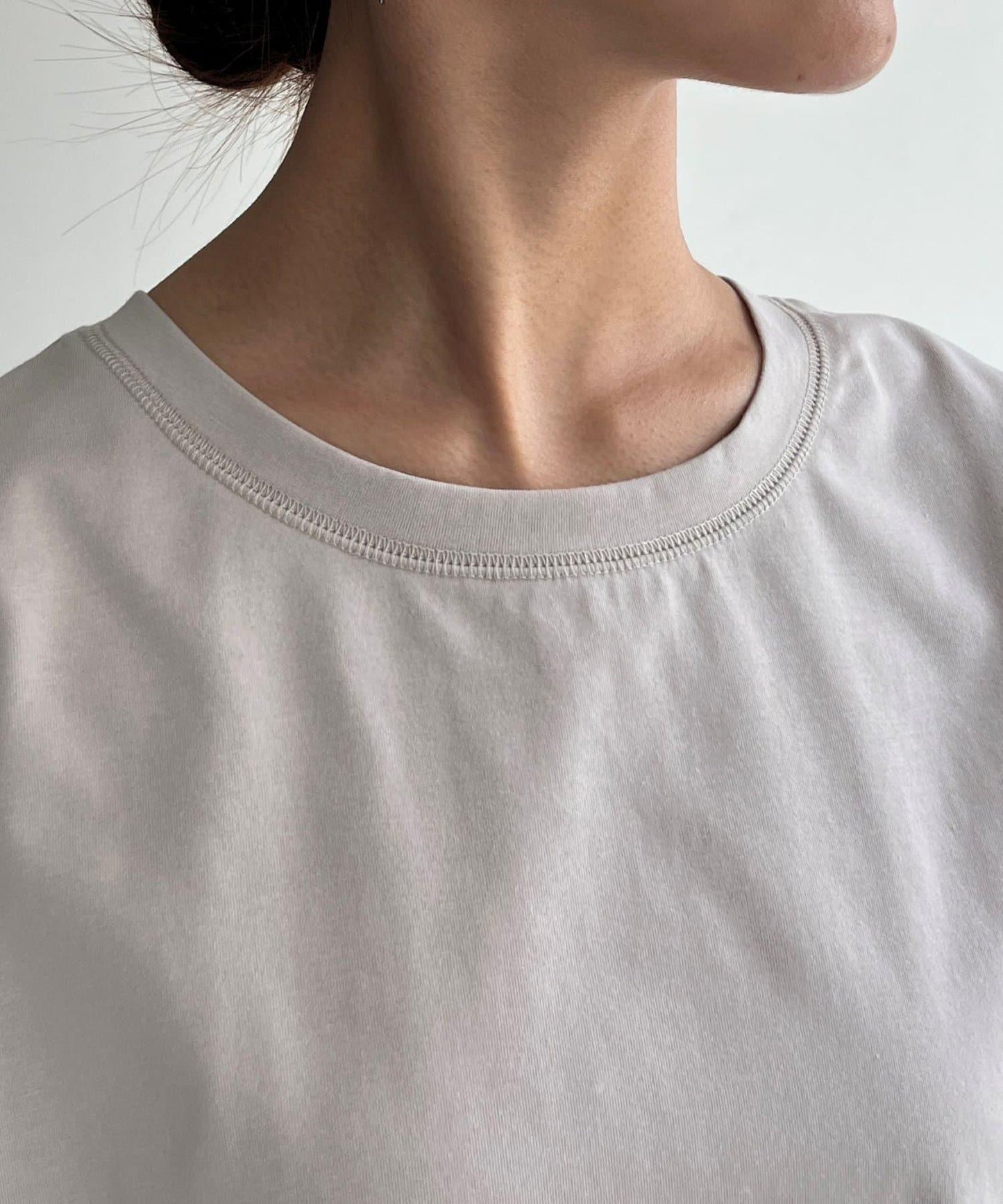 後背開叉無袖上衣