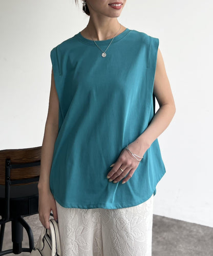 後背開叉無袖上衣