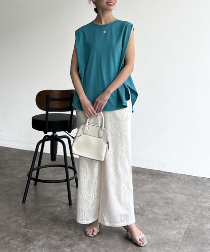 後背開叉無袖上衣