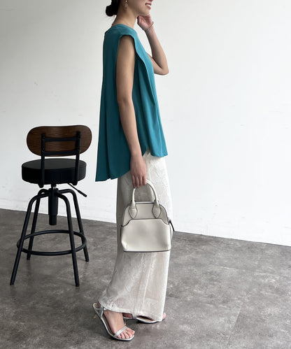 後背開叉無袖上衣