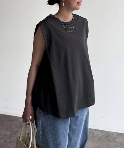 後背開叉無袖上衣