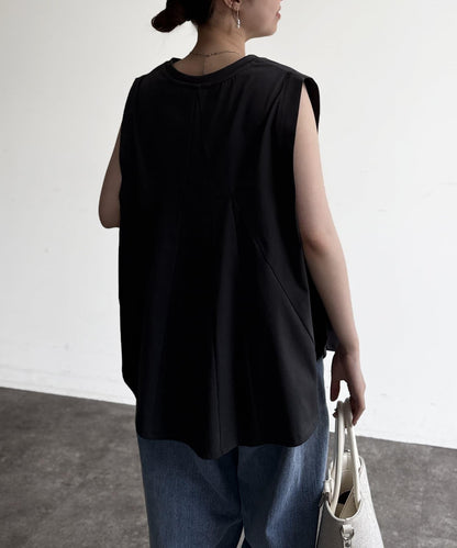 後背開叉無袖上衣