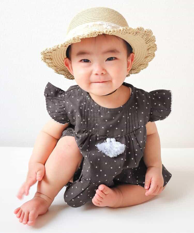 每日嬰兒連衣裙和布魯馬套裝