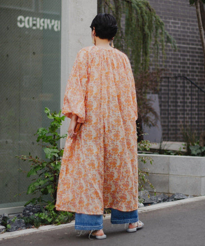 aguni復古花朵光澤透明連衣裙