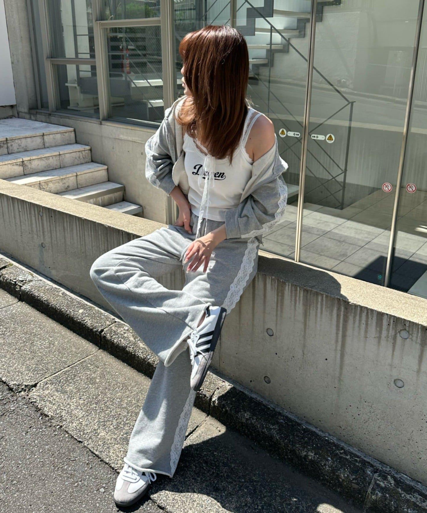 蕾絲logo墊肩疊層背心