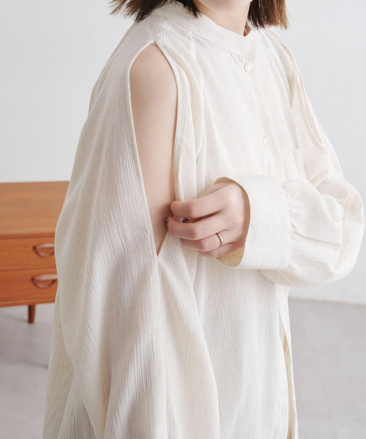 優雅露肩開衩襯衫