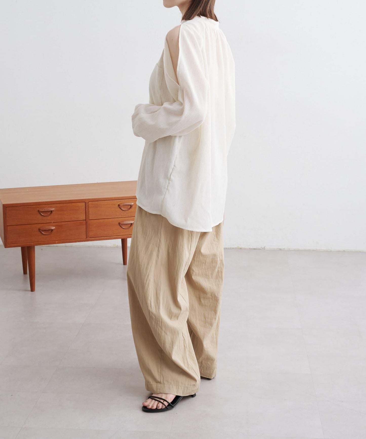 優雅露肩開衩襯衫