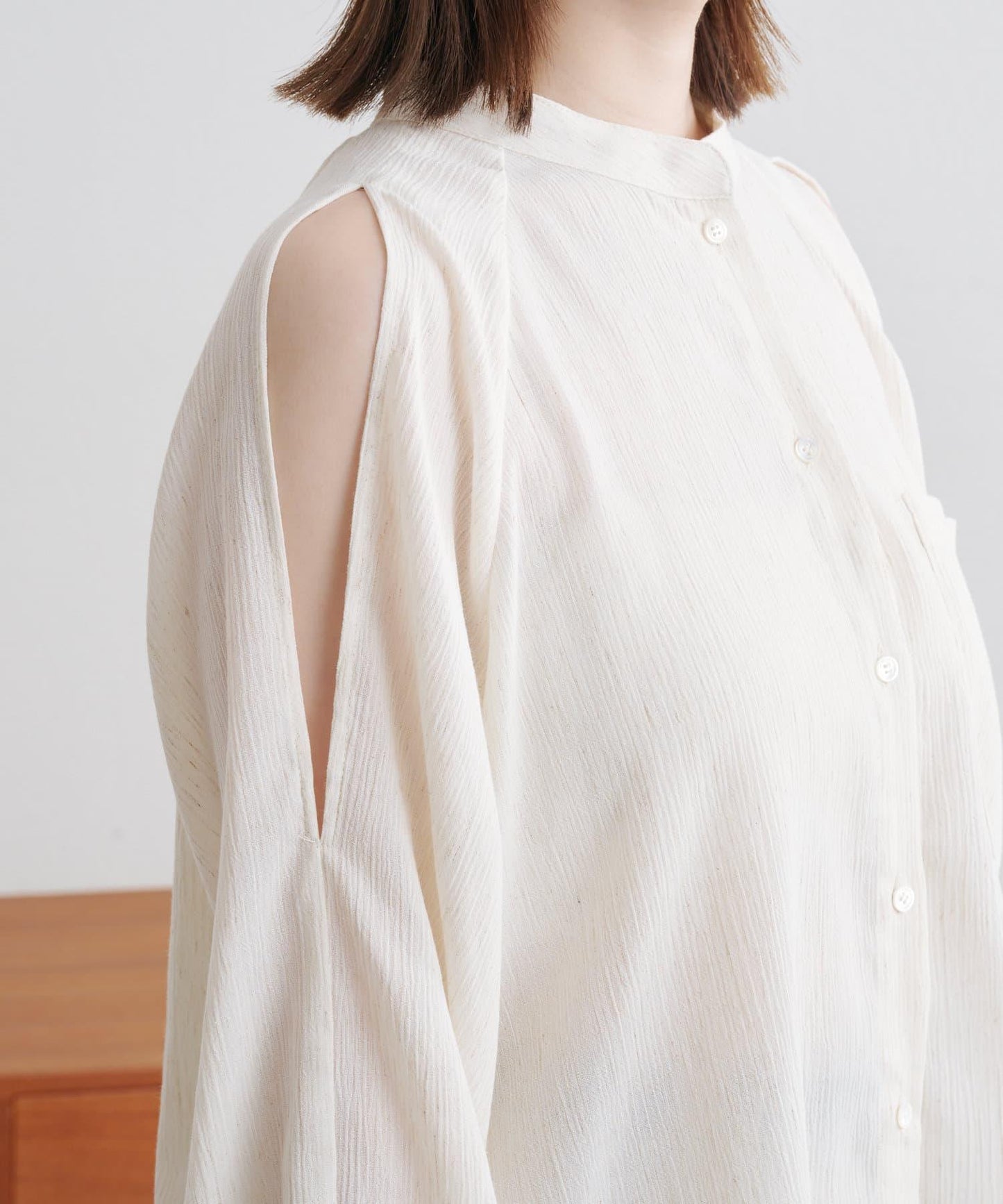 優雅露肩開衩襯衫