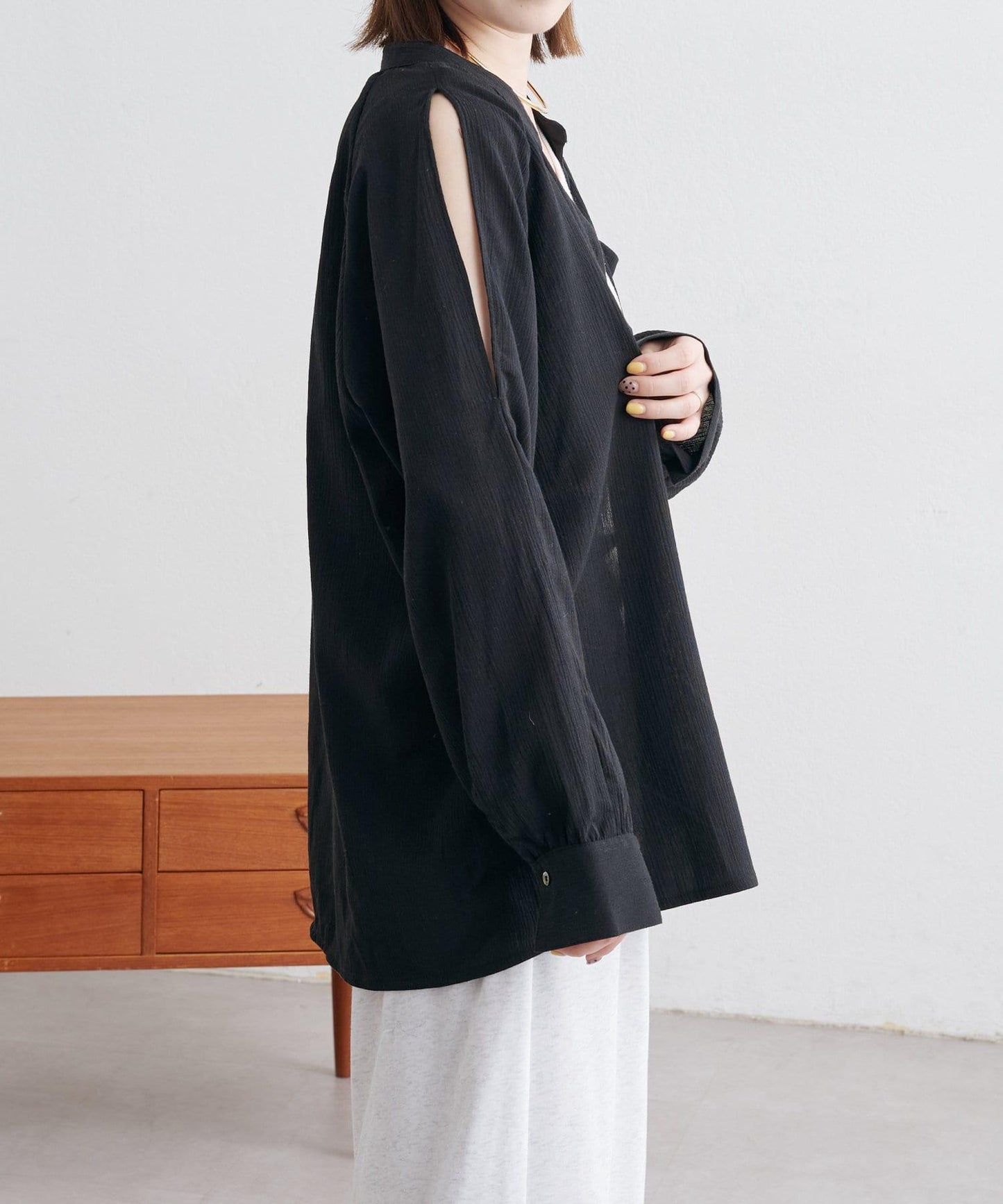 優雅露肩開衩襯衫