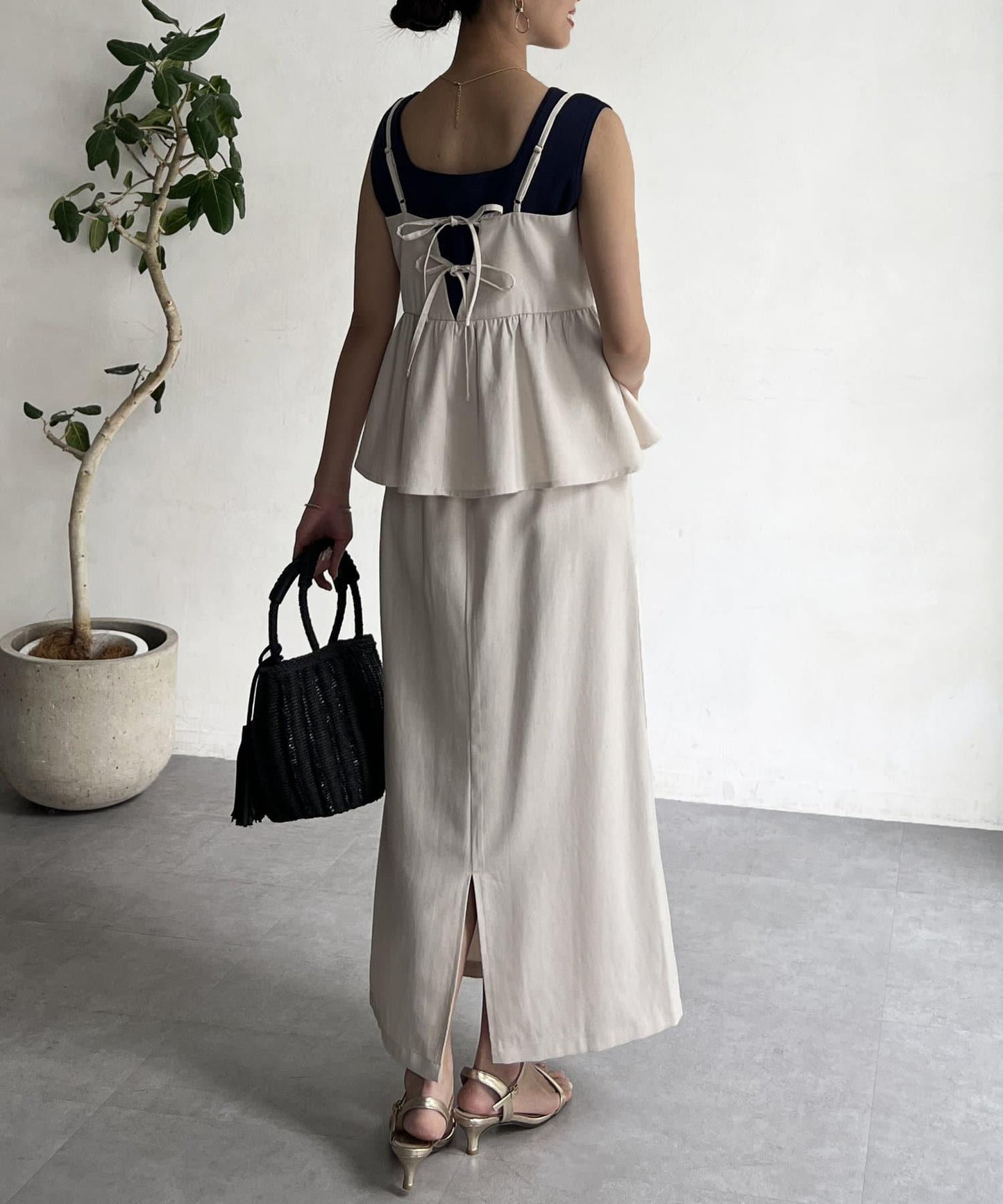 【搭配力出眾】【成熟可愛體型修飾】吊帶連衣裙×緊身裙