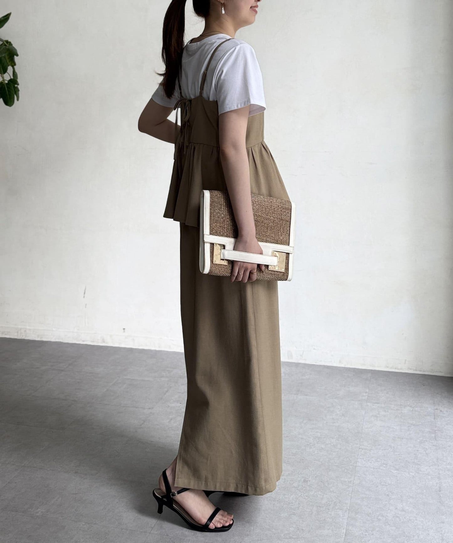 【搭配力出眾】【成熟可愛體型修飾】吊帶連衣裙×緊身裙