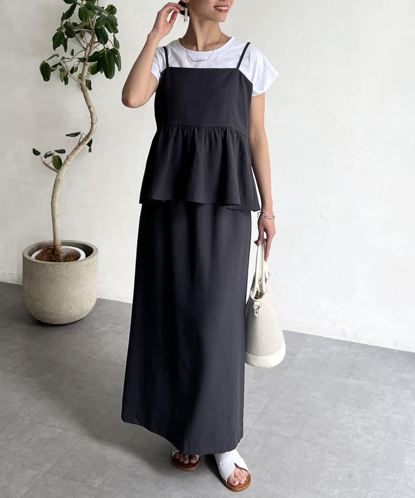 【搭配力出眾】【成熟可愛體型修飾】吊帶連衣裙×緊身裙