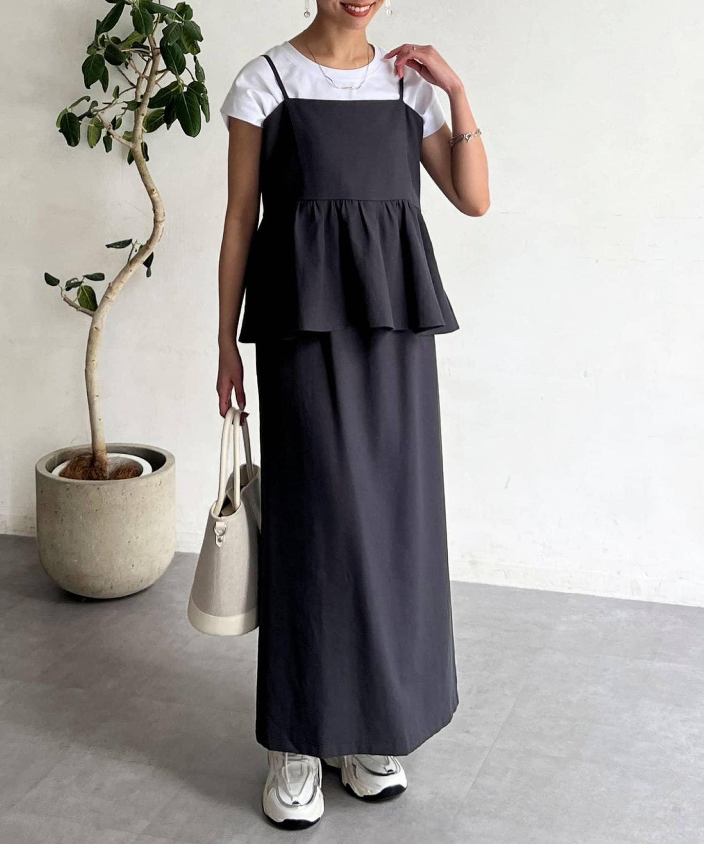 【搭配力出眾】【成熟可愛體型修飾】吊帶連衣裙×緊身裙