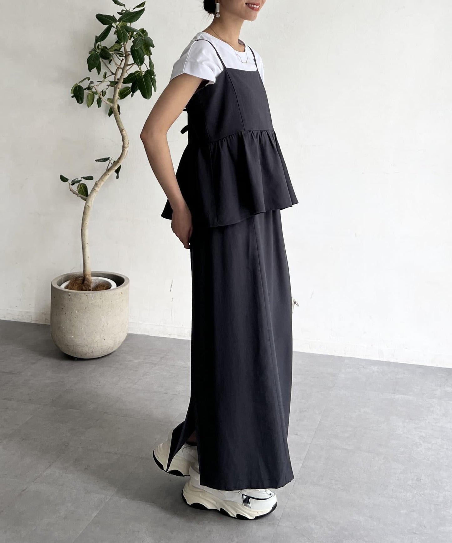 【搭配力出眾】【成熟可愛體型修飾】吊帶連衣裙×緊身裙