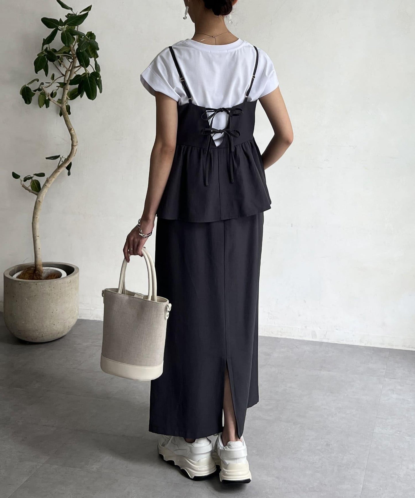 【搭配力出眾】【成熟可愛體型修飾】吊帶連衣裙×緊身裙