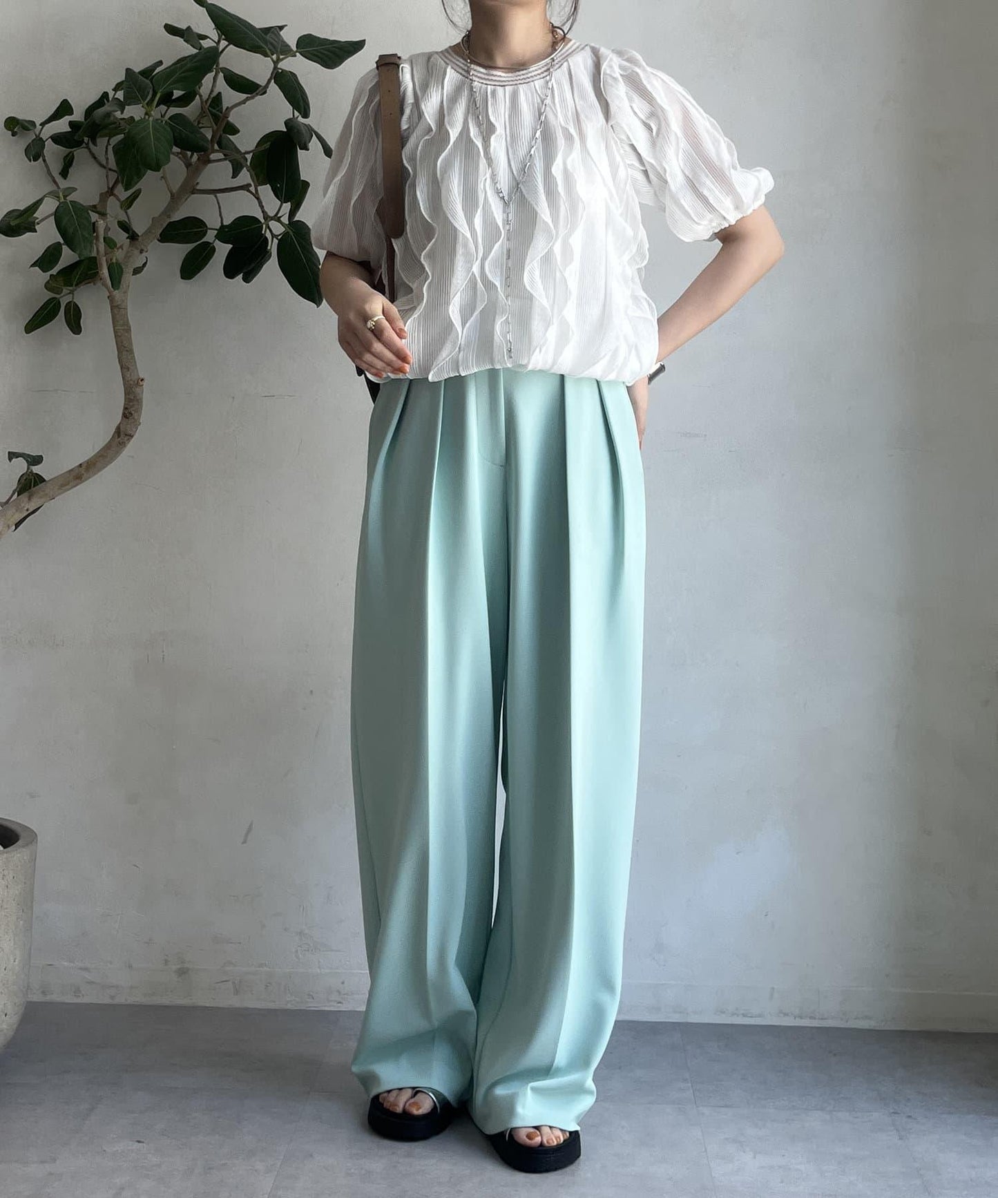 【限定】褶邊蕾絲上衣