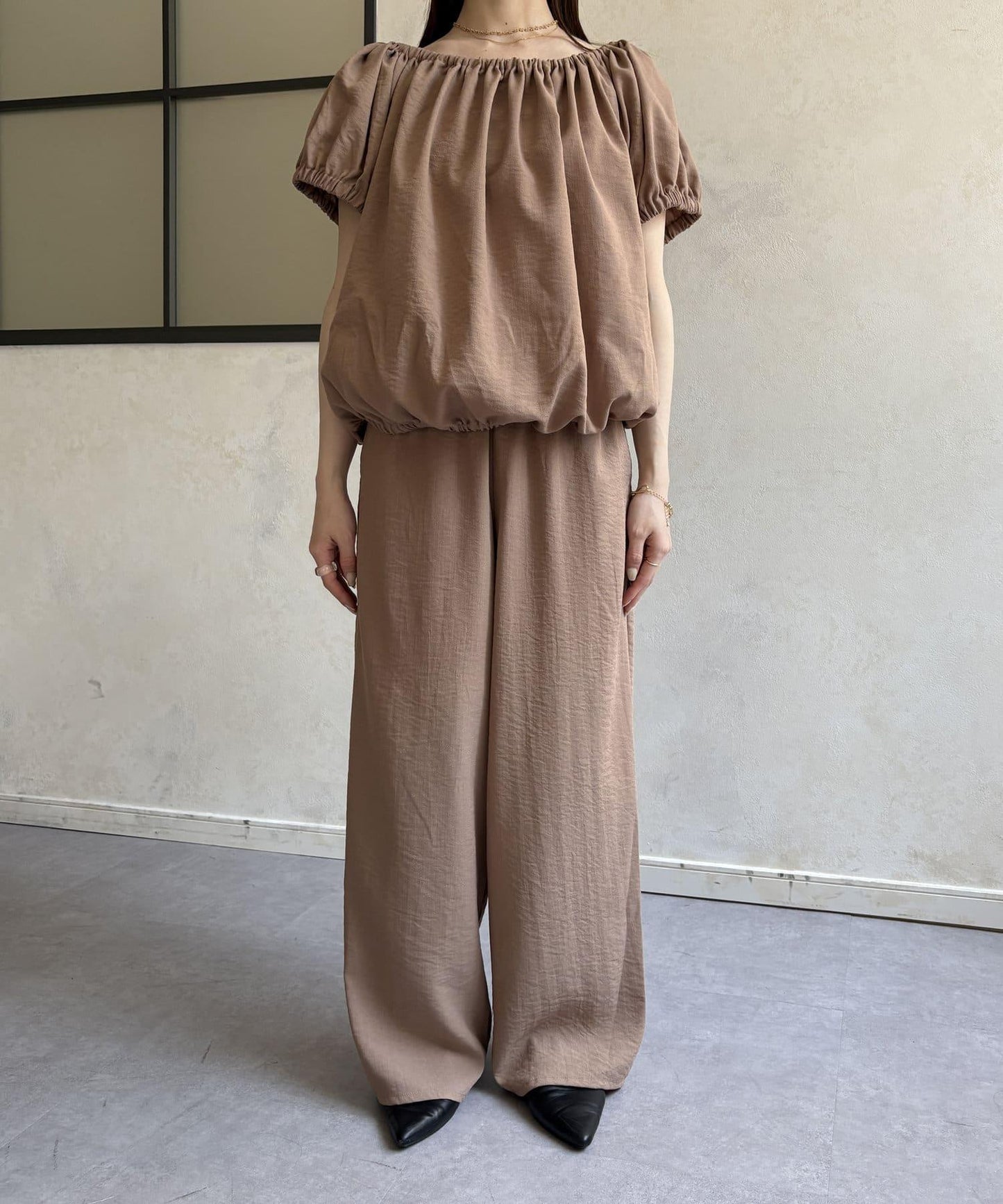 荷葉邊上衣×褲子套裝