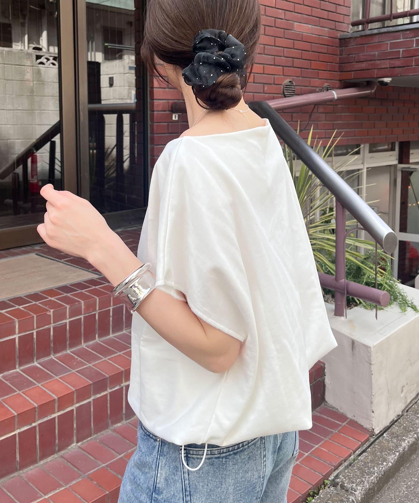 《健康肌露膚》法式短袖露肩衛衣