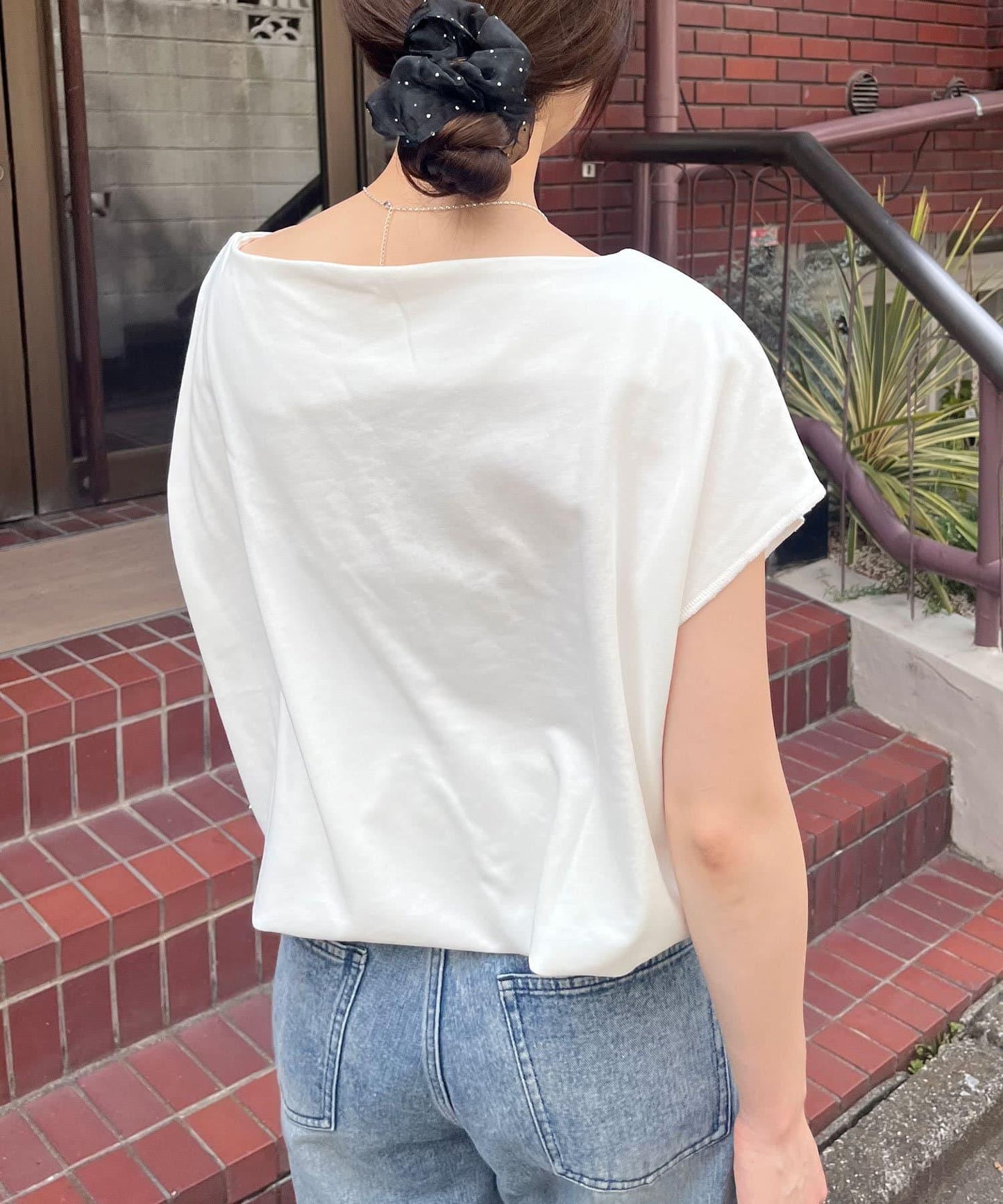 《健康肌露膚》法式短袖露肩衛衣