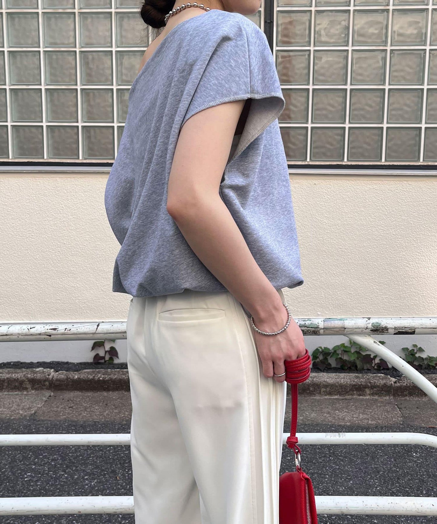 《健康肌露膚》法式短袖露肩衛衣