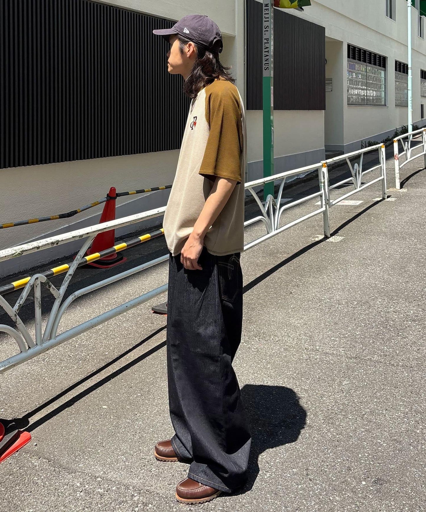 一點刺繡拉鍊拉桿圓領保暖短袖T恤