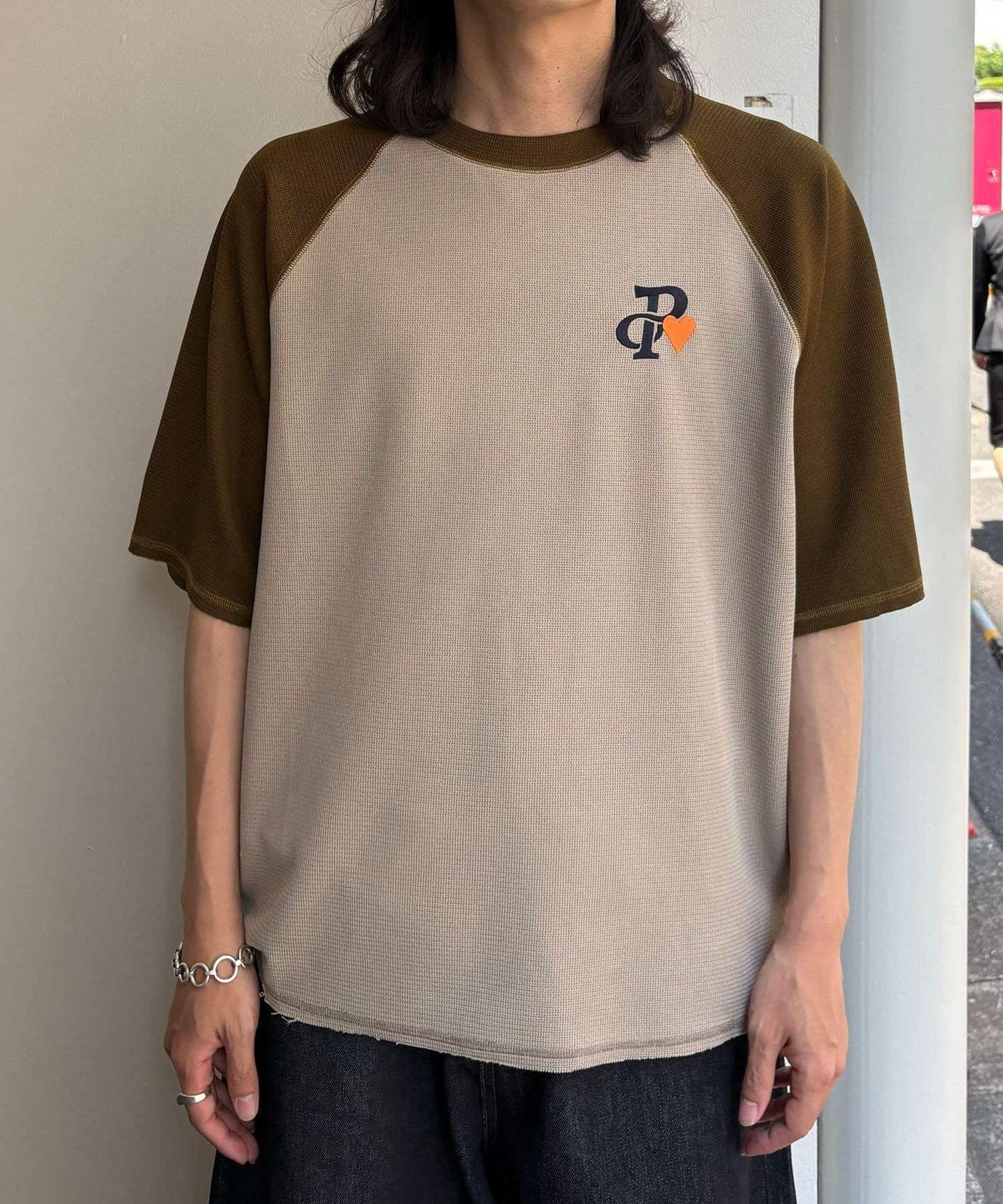 一點刺繡拉鍊拉桿圓領保暖短袖T恤