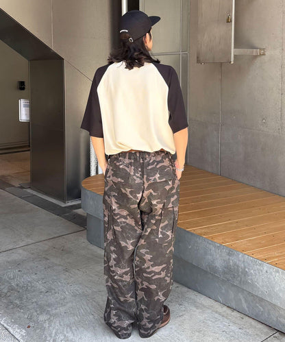 一點刺繡拉鍊拉桿圓領保暖短袖T恤