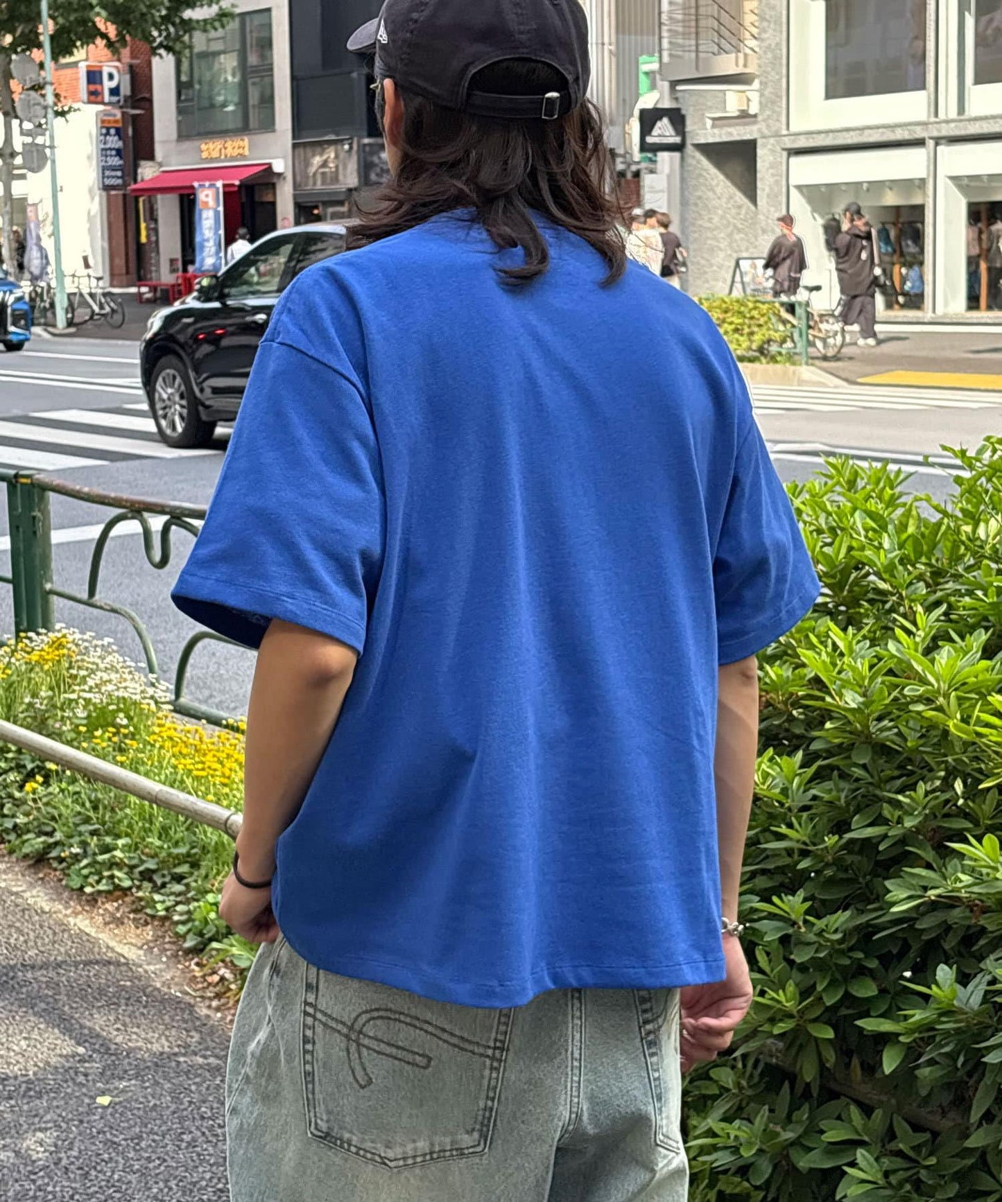 重量箱型剪影T恤