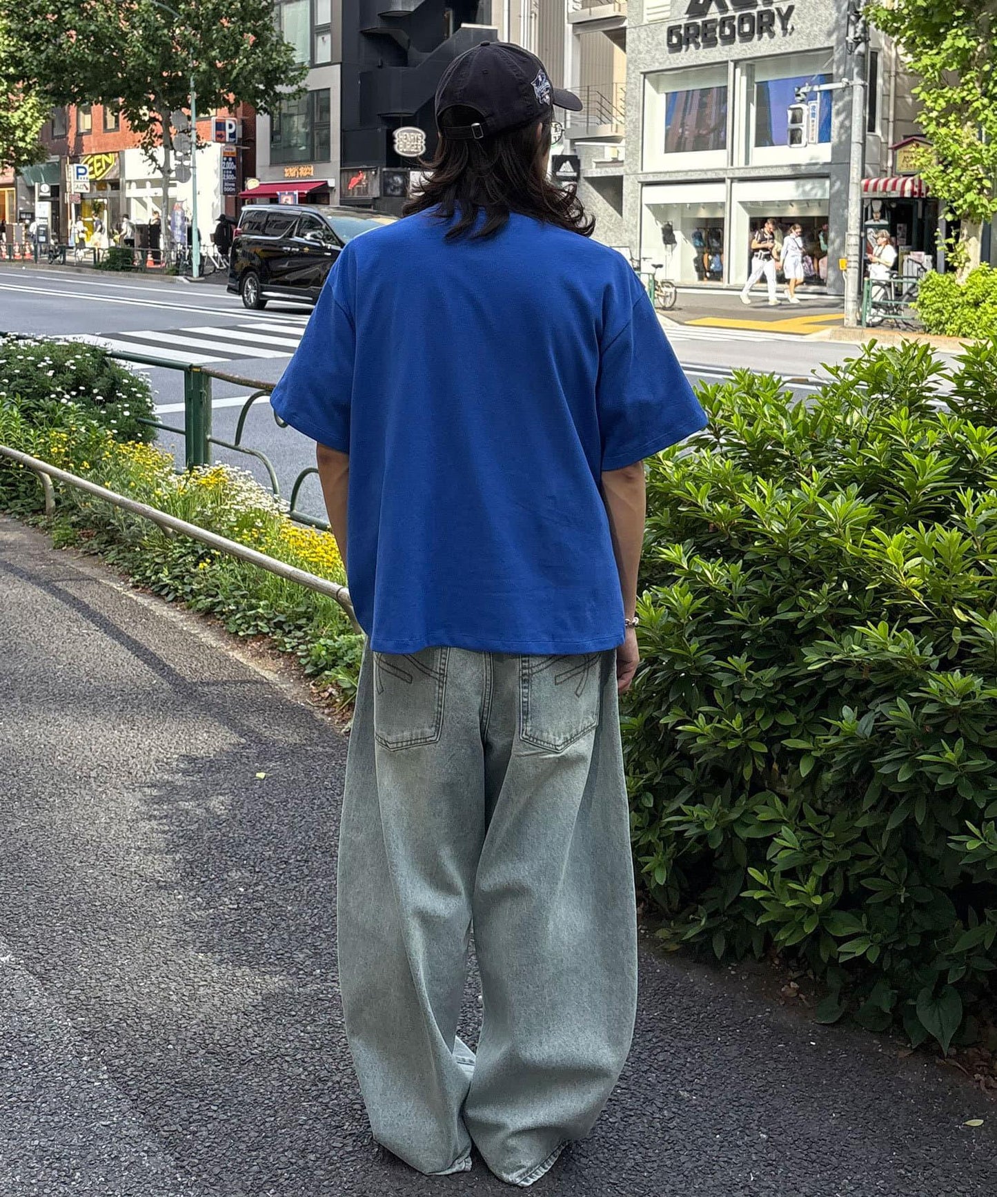重量箱型剪影T恤