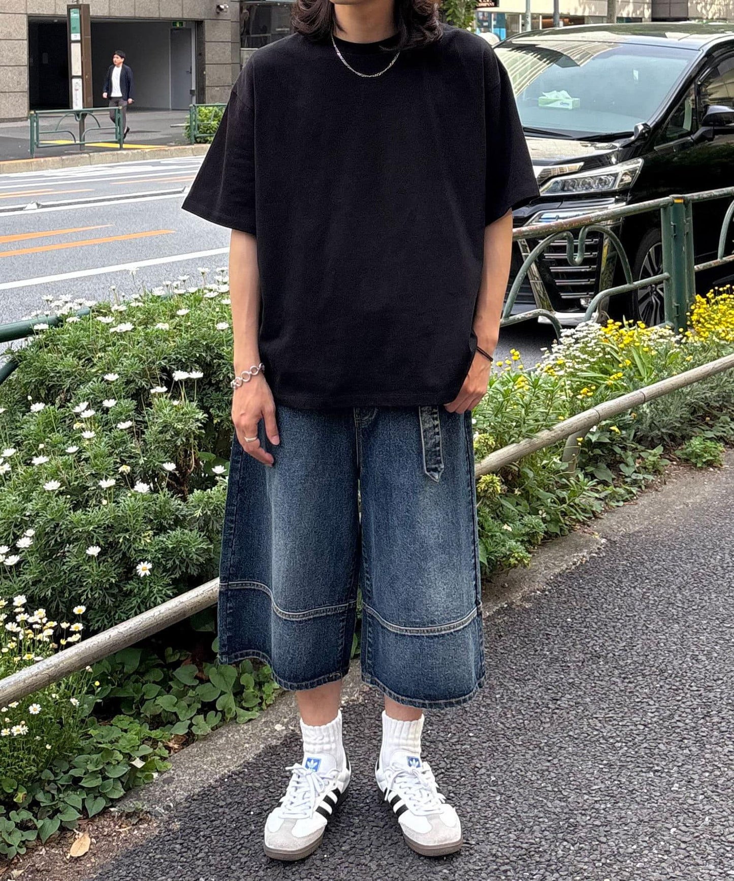重量箱型剪影T恤