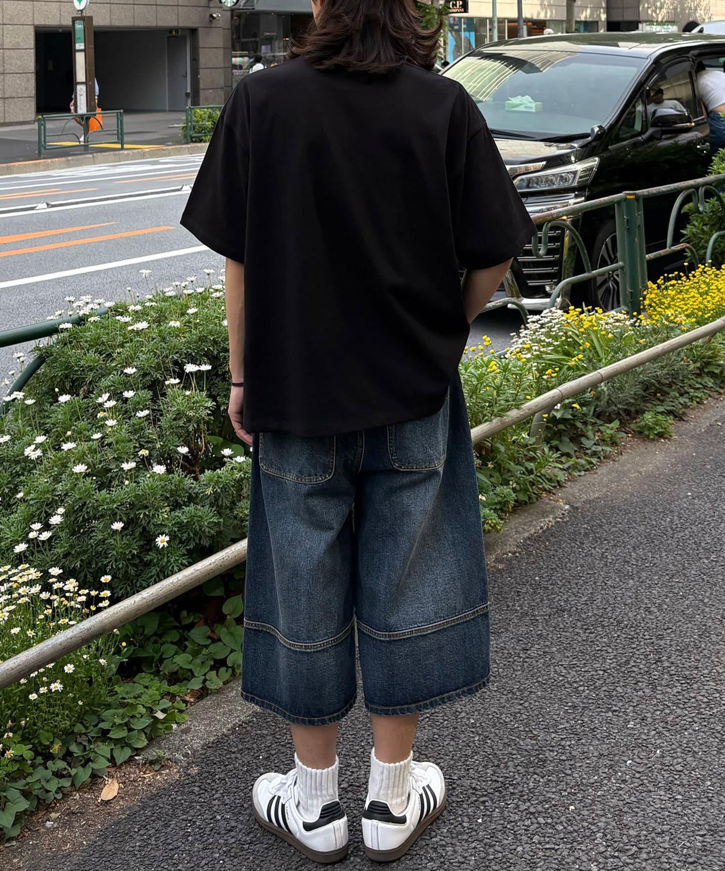 重量箱型剪影T恤