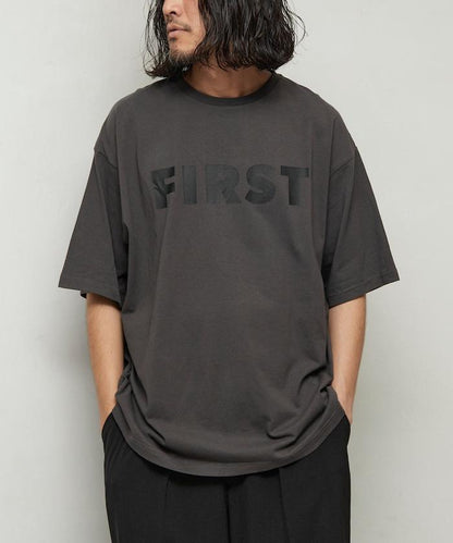 6盎司 前面標誌印花 圓領T恤 / 印花T恤 FIRST