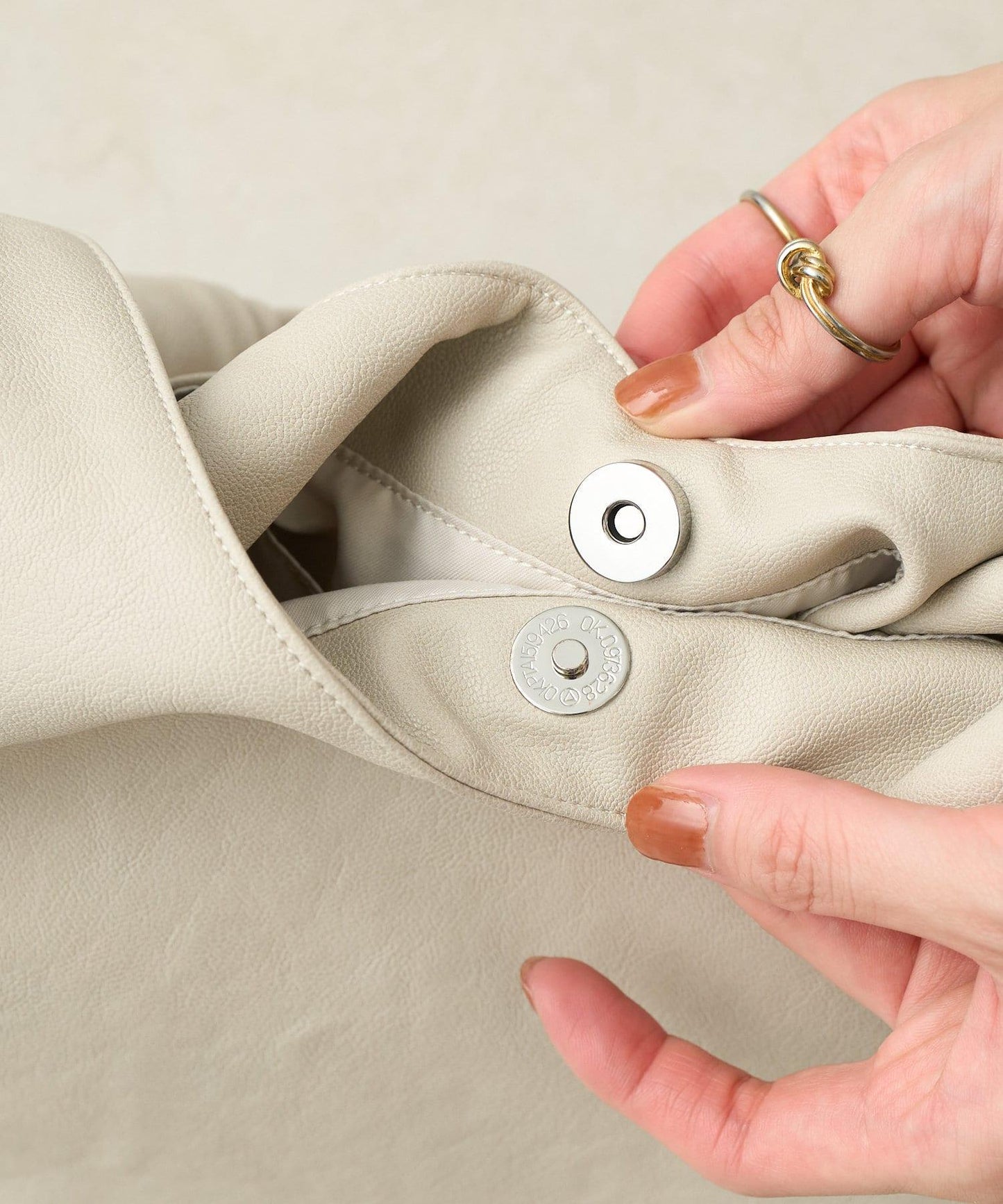 仿皮單肩包 三角形