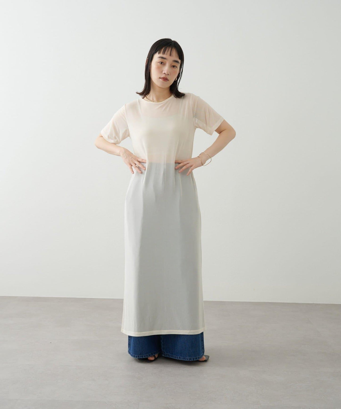 短袖蕾絲連衣裙