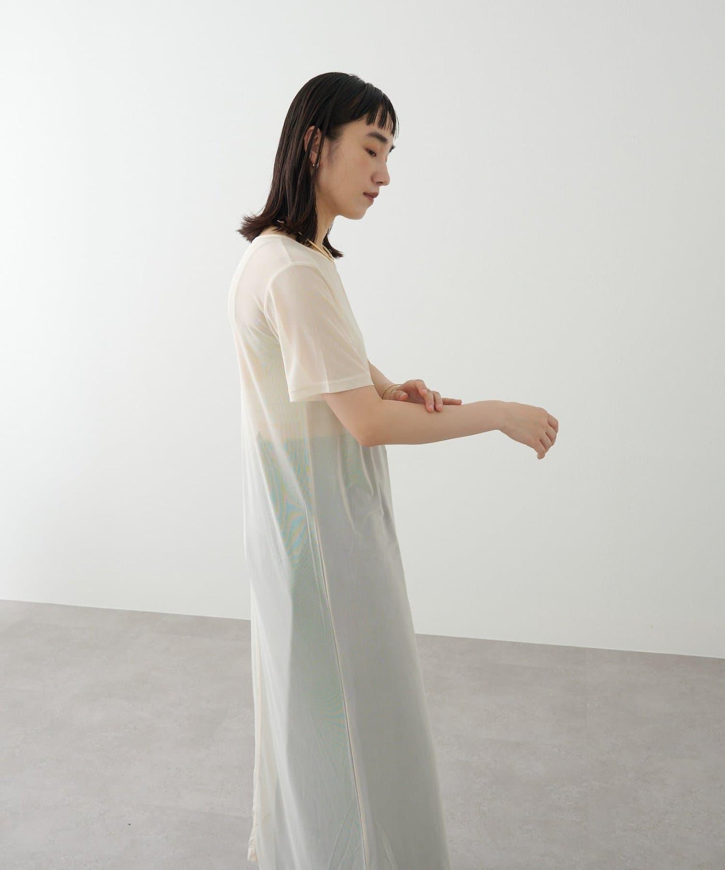 短袖蕾絲連衣裙