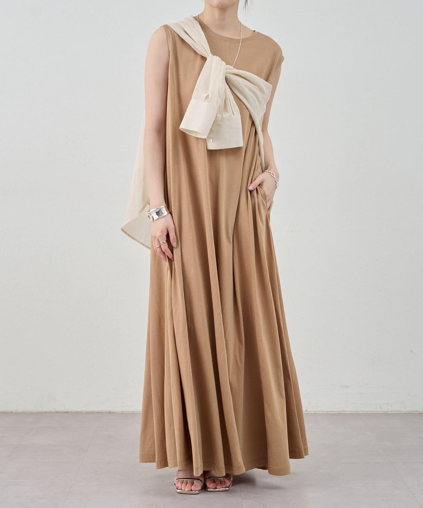 荷葉邊N/S連衣裙