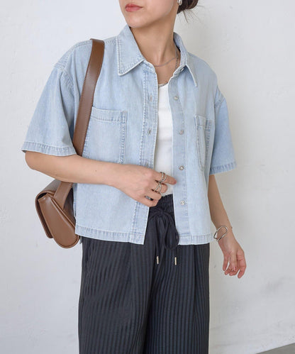 淺色牛仔短袖襯衫