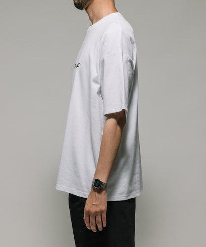 舒適版型 刺繡logo 圓領 T恤