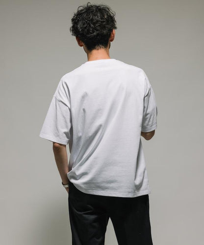 舒適版型 刺繡logo 圓領 T恤