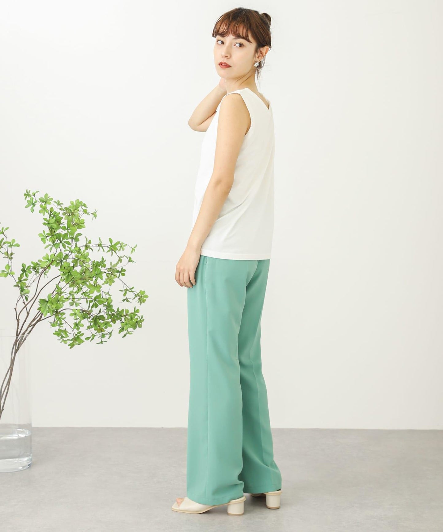 『UR TECH』扭結單肩不對稱上衣