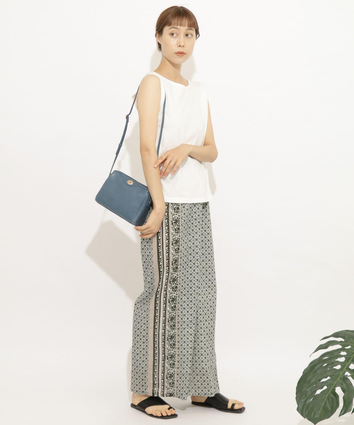 『UR TECH』扭結單肩不對稱上衣