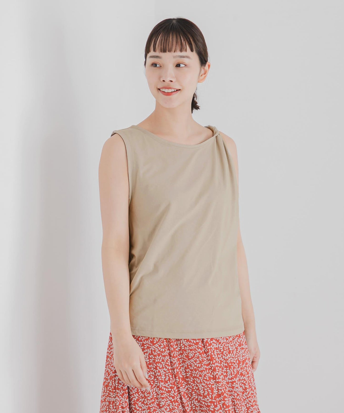 『UR TECH』扭結單肩不對稱上衣