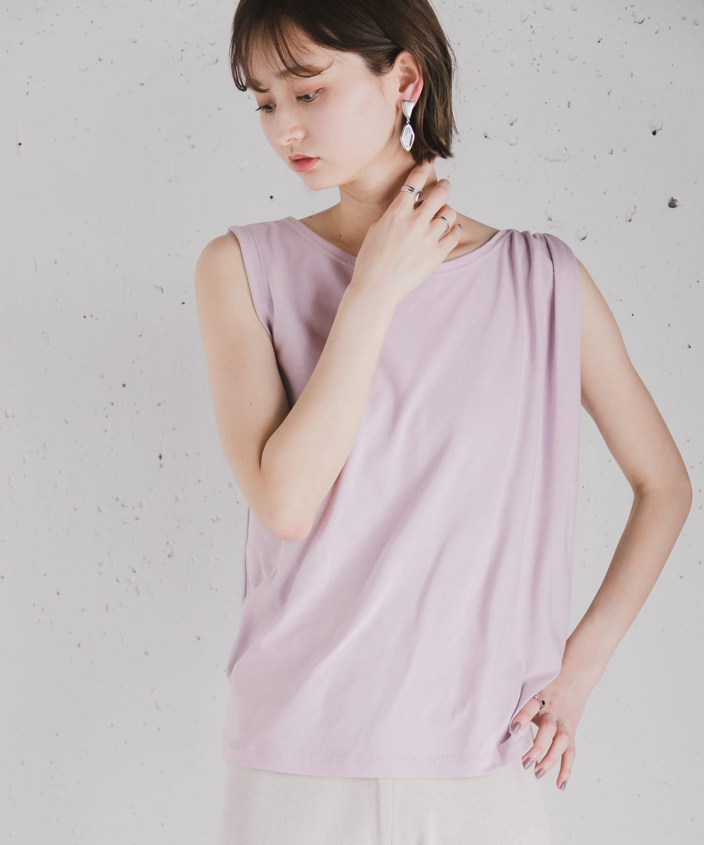 『UR TECH』扭結單肩不對稱上衣