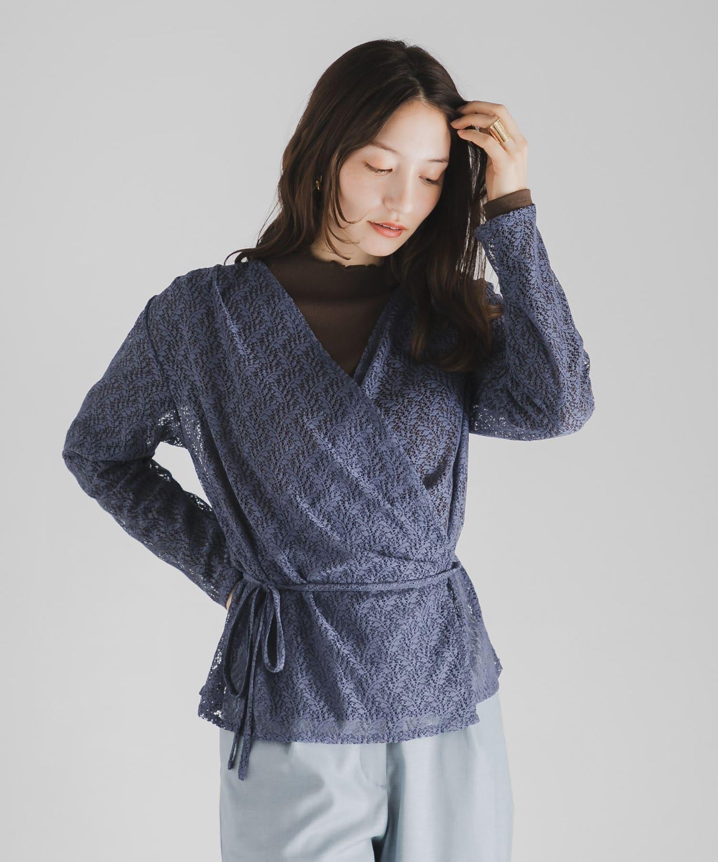 交叉領蕾絲襯衫