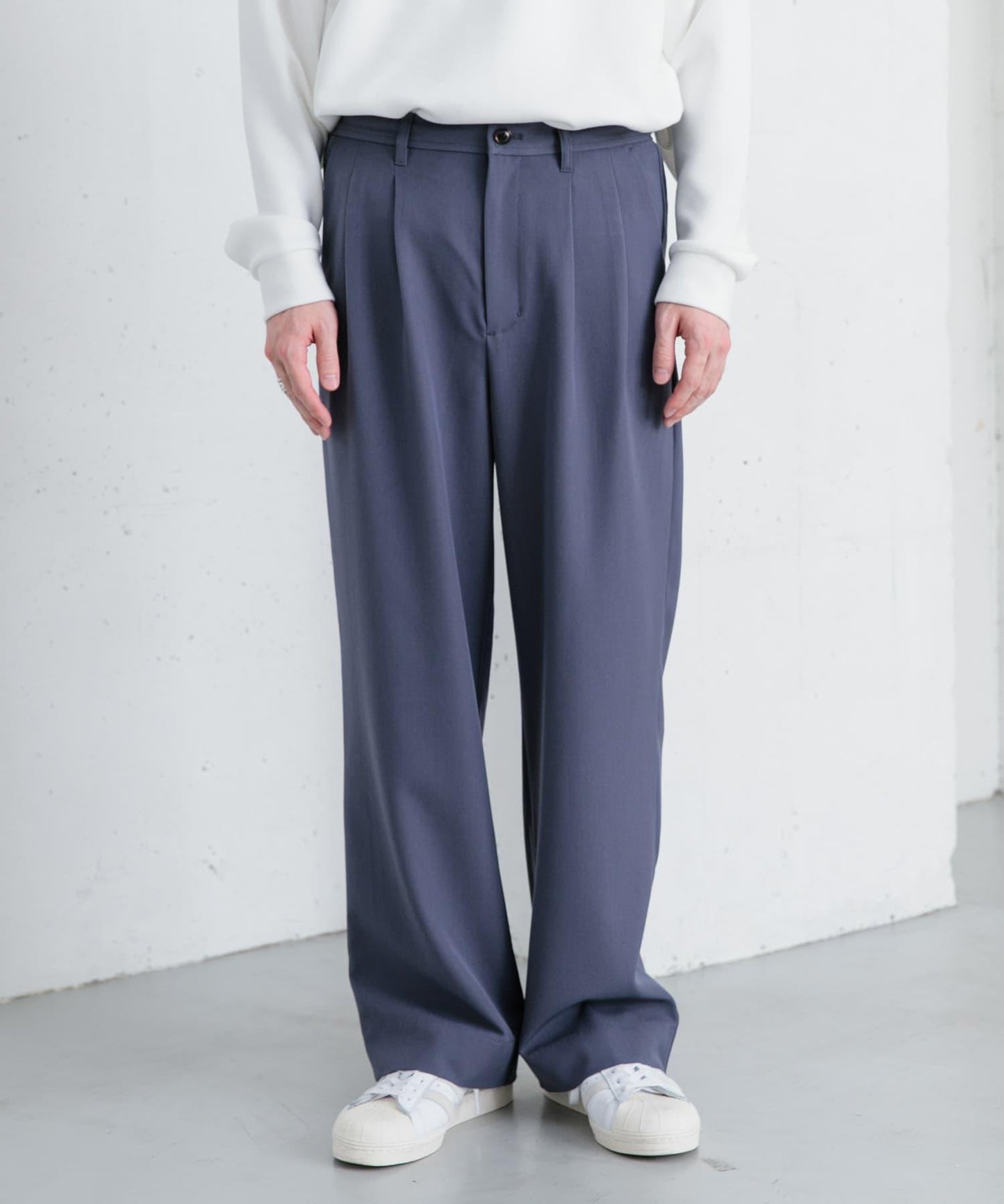 『イージーケア』雙褶寬鬆長褲