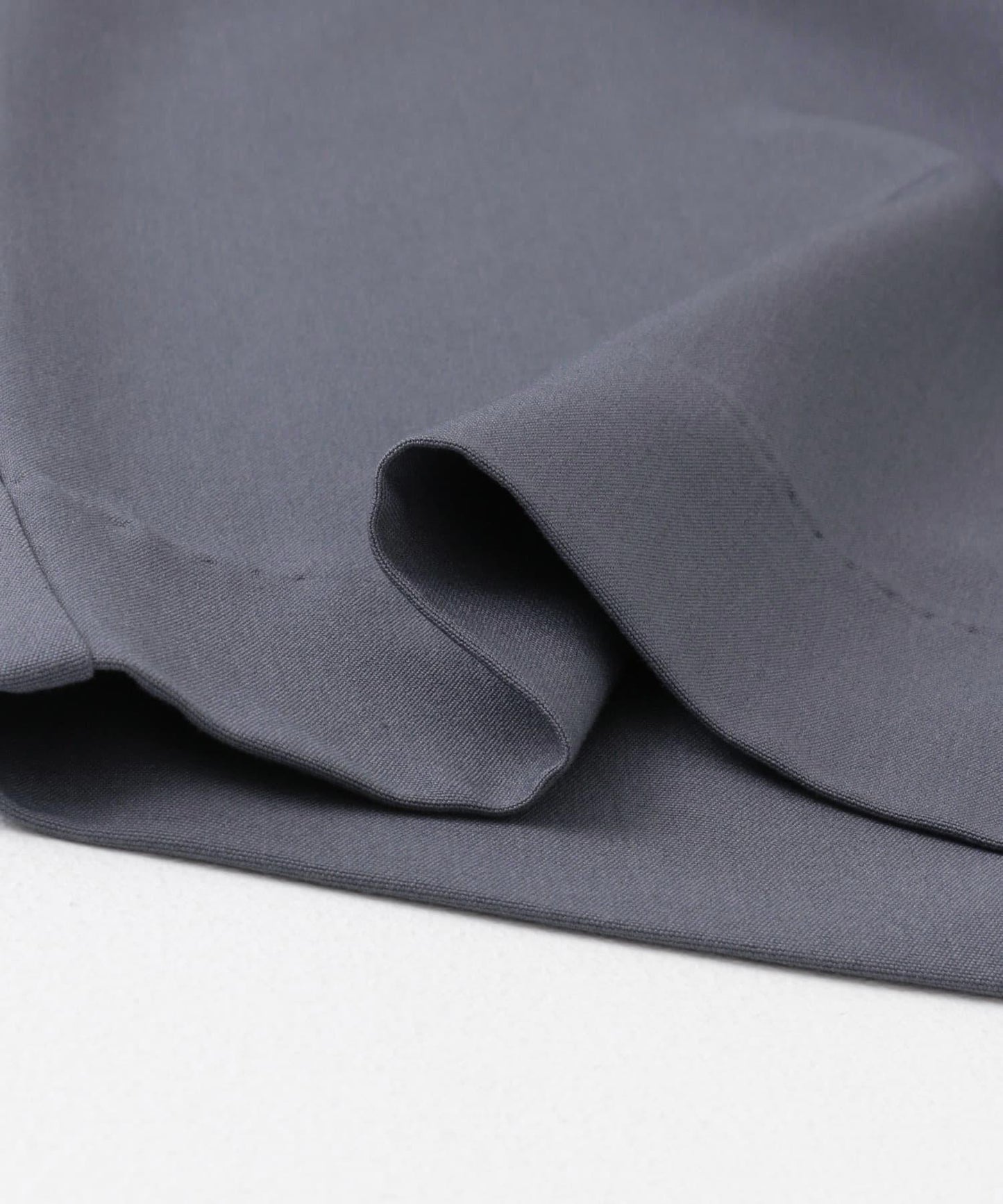 『イージーケア』雙褶寬鬆長褲